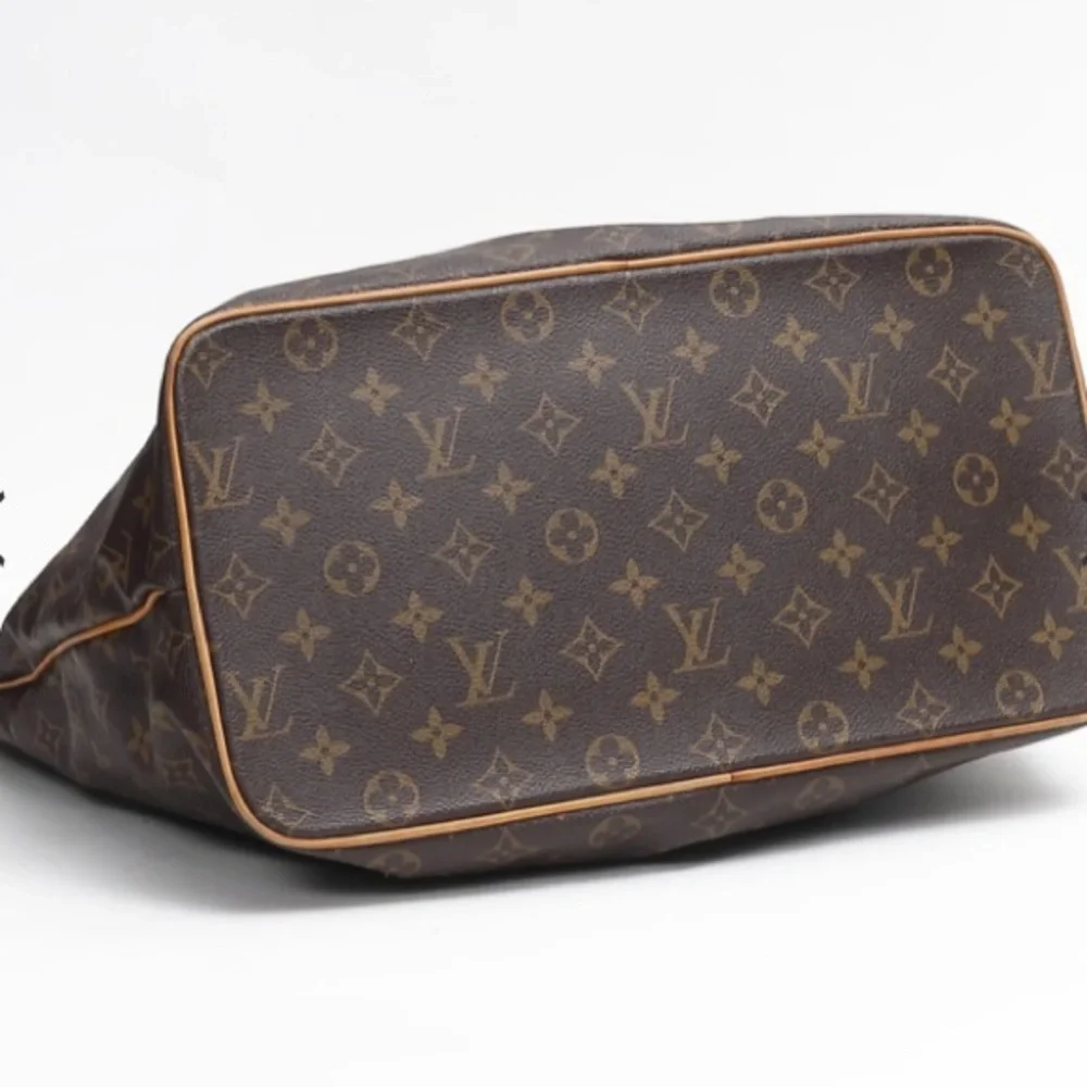 ✨ ZIPPERED ✨ EXTRA LARGE LOUIS VUITTON TOTE - Picture 10 of 14